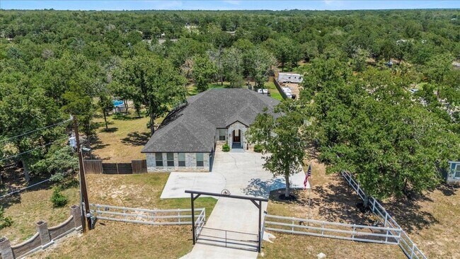 Building Photo - 127 Medlar Dr