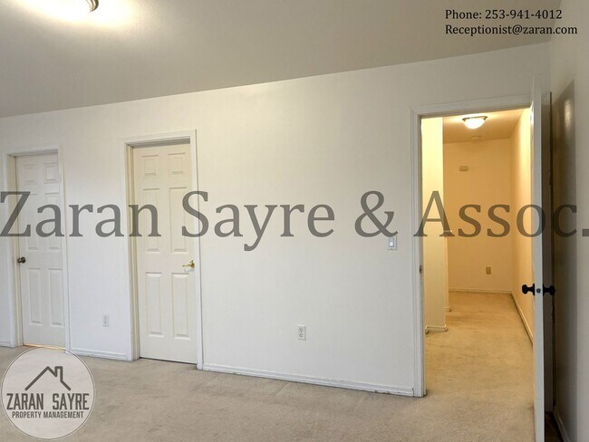 Building Photo - 178- Great 3 Bedroom Townhouse Condo in Milton!