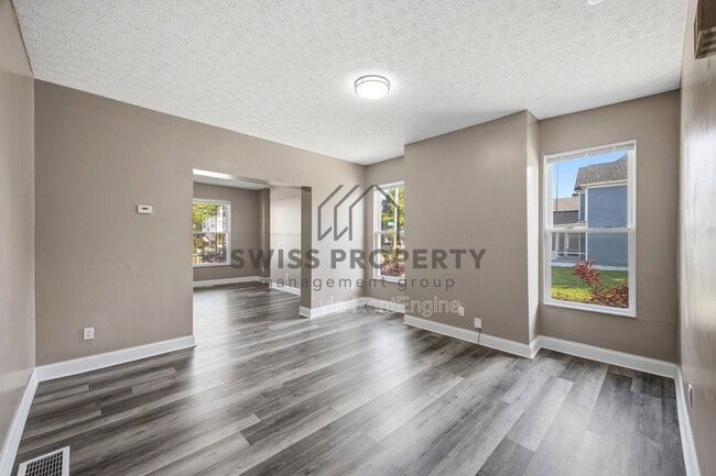 Building Photo - 391 St Clair Ave