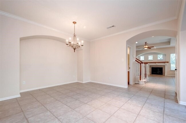 Building Photo - 34 N Longsford Cir