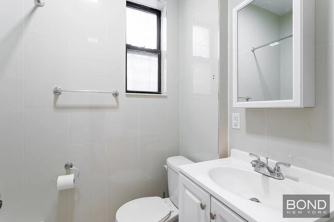 Building Photo - 45th Street