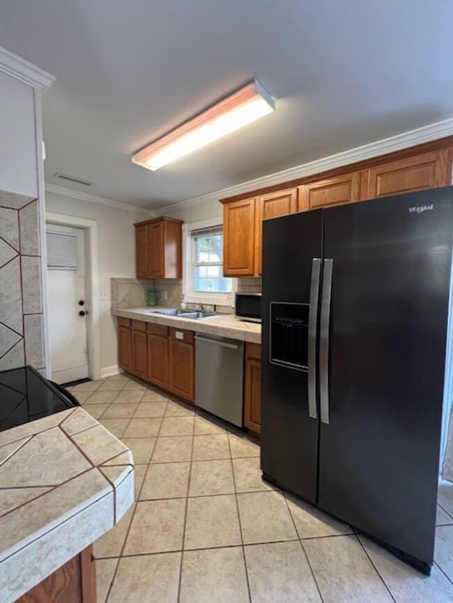Building Photo - 3 Bedroom 3 Full Bath on 2 Acres