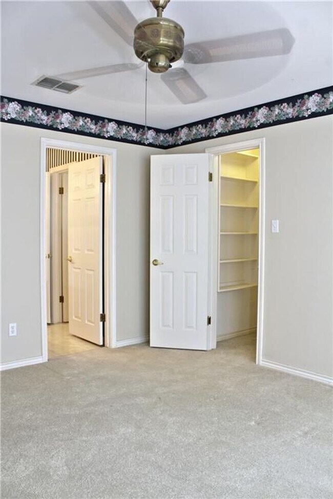 Building Photo - 4530 Oso Pkwy