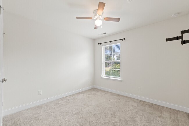 Building Photo - 404 Avery Glenn Way