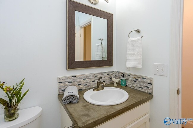 Building Photo - 208 S Oxford Cir