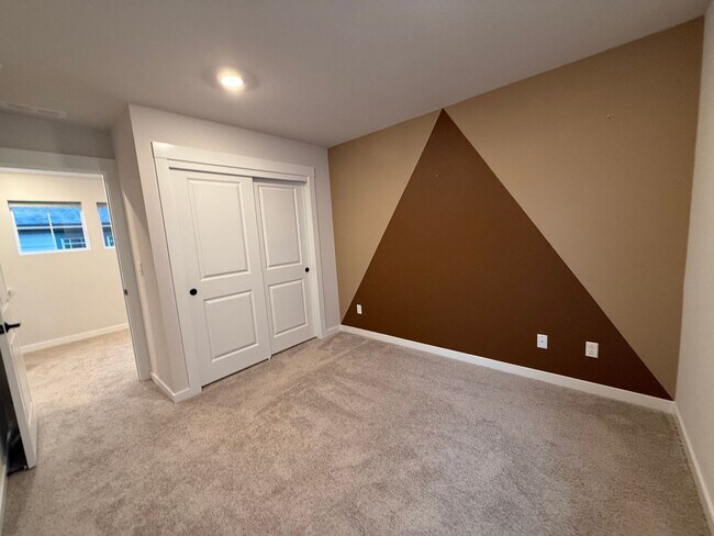 Building Photo - 18406 SW Buckhorn Dr