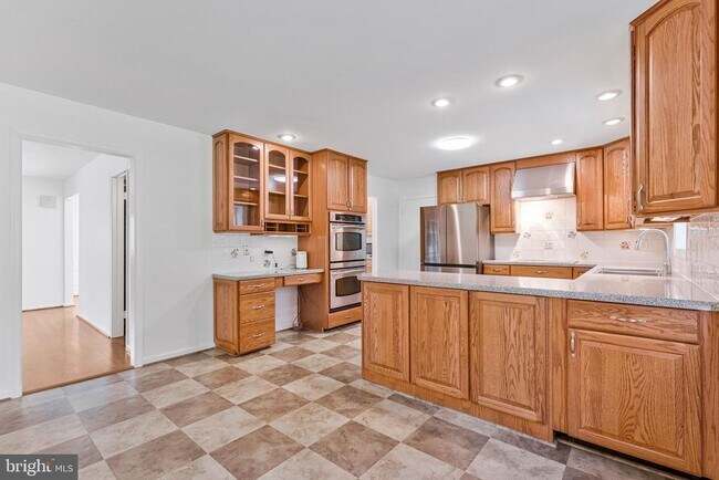 Building Photo - 7730 Falstaff Rd