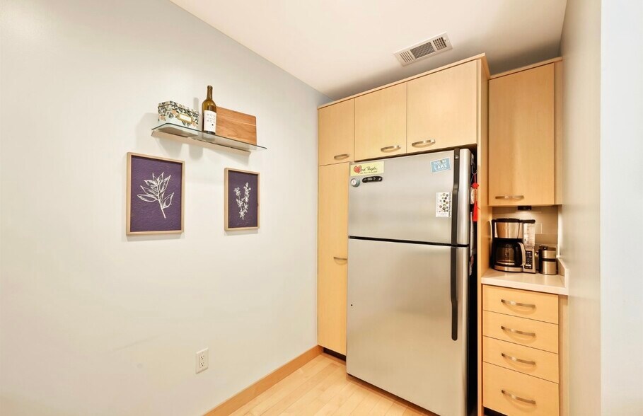 Building Photo - 309 W Washington Ave