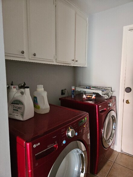 Building Photo - 3500 El Cortez Ave