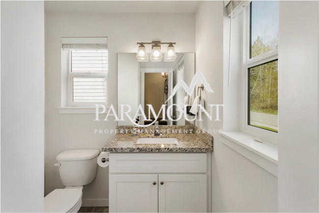 Building Photo - Beautiful 3 Bedroom Manchester Home!