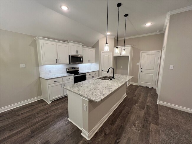 Building Photo - 805 Hardaway Ln