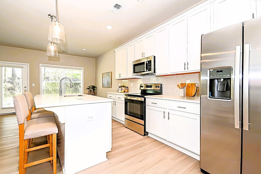 Building Photo - 770 Calvin Pk Dr
