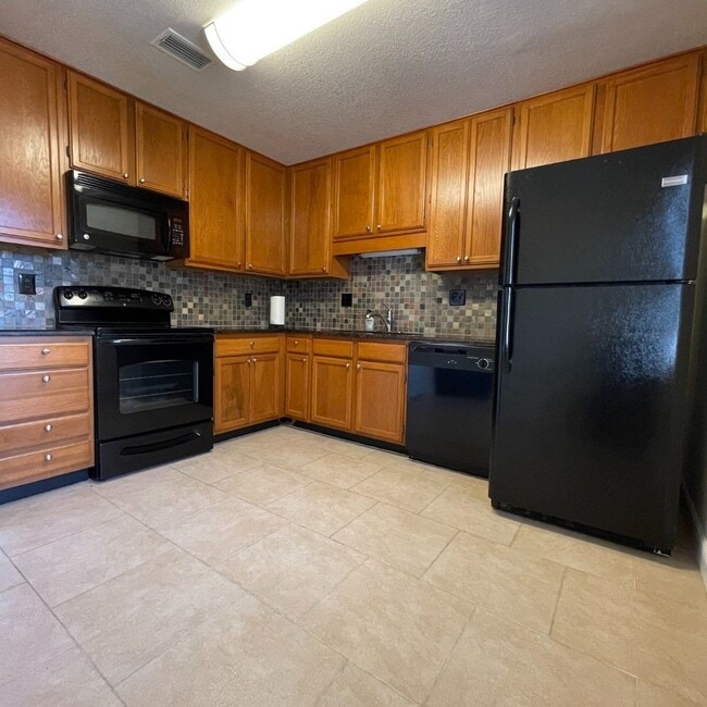 Building Photo - 2B/2.5 Condo in Longwood - Wood floors, great views, large balcony