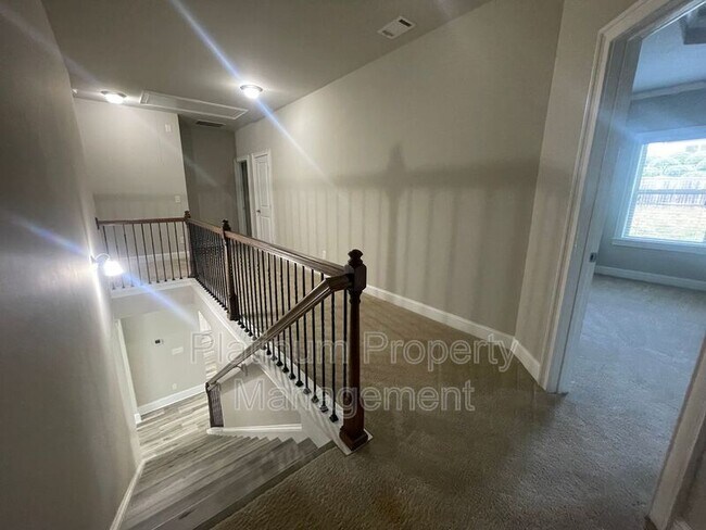 Building Photo - 5180 Mirror Lake Dr