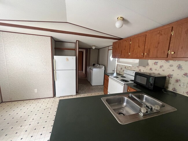 Building Photo - Charming 2 Bedroom Mobile Home in McAlpin