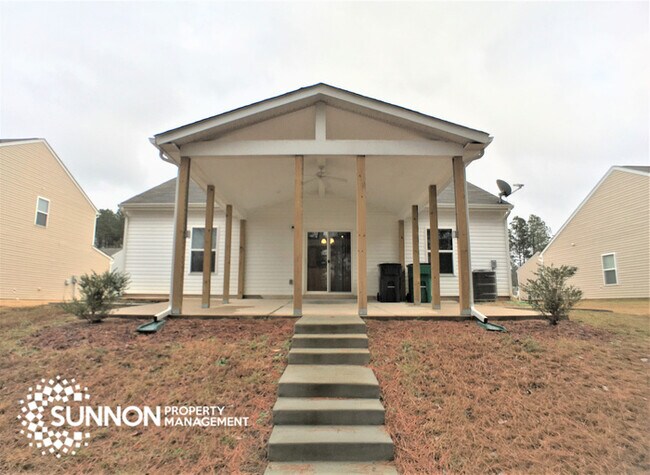 Building Photo - Beautiful 3BR 2BA Ranch with Backyard Oasis