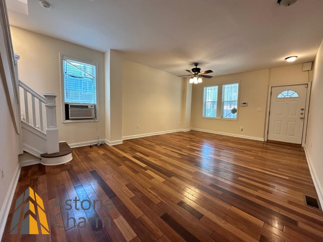 Building Photo - Live in Comfort: Spacious 3 Bedroom 2 Bath...