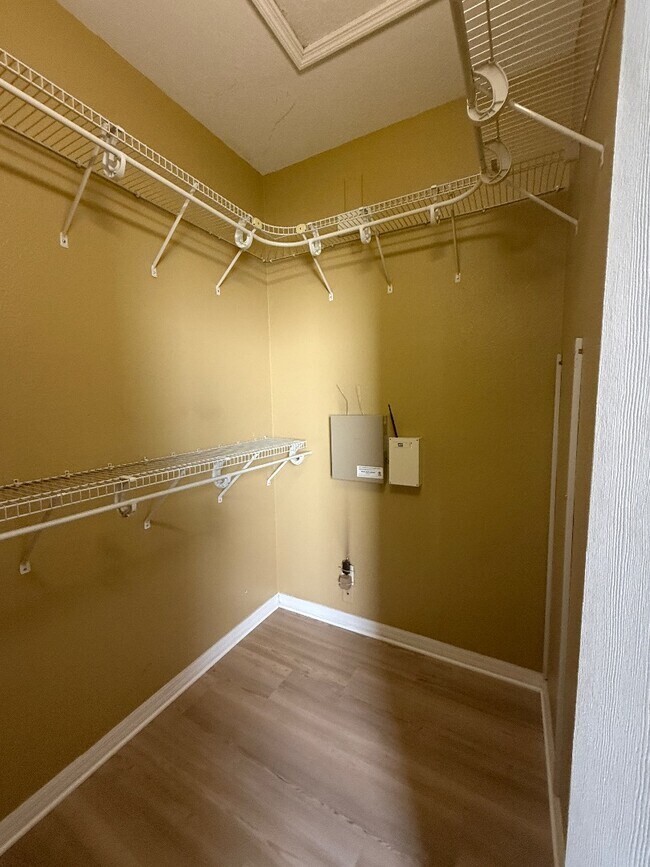 Building Photo - 3004 Downan Point Dr