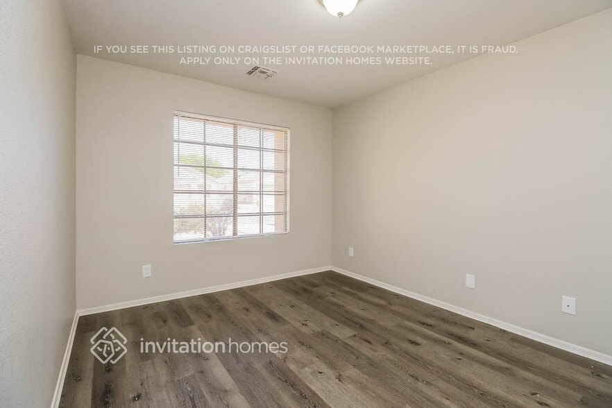 Building Photo - 10933 E Clovis Ave