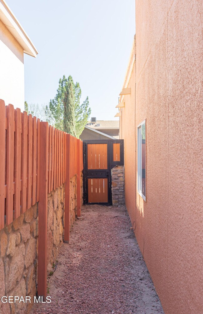 Building Photo - 749 Linda Johnson Ave