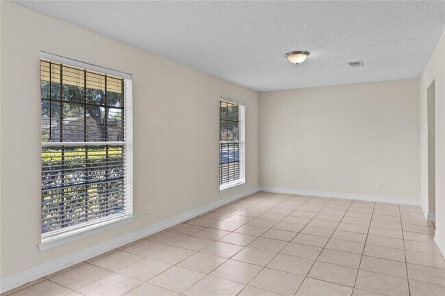 Building Photo - 5818 Silver Frst Dr
