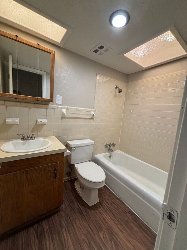 Building Photo - 3 Bedroom and 2 Bath