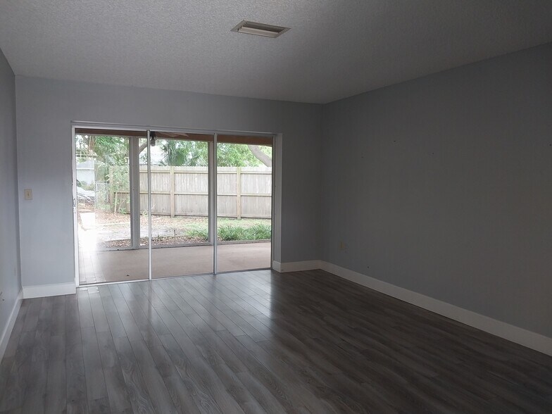 Building Photo - 3962 Basswood Dr