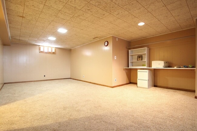 Building Photo - 3 Bedroom / 2 Bath Home!