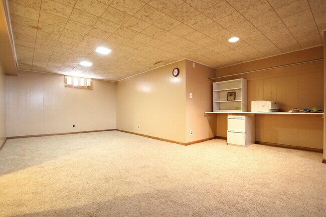 Building Photo - 3 Bedroom / 2 Bath Home! | Omaha, Ne