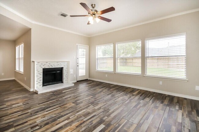 Building Photo - 15802 St Lawrence Cir