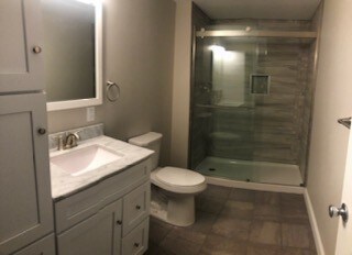 Gorgeous bathrooms tile surround - 330 E Niagara St