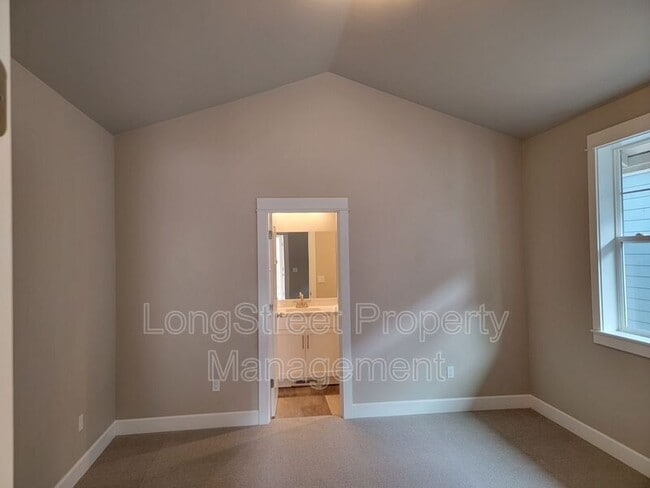 Building Photo - 5221 SW Hudson Ave