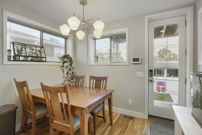 Building Photo - Charming Home in the Baker Neighborhood!