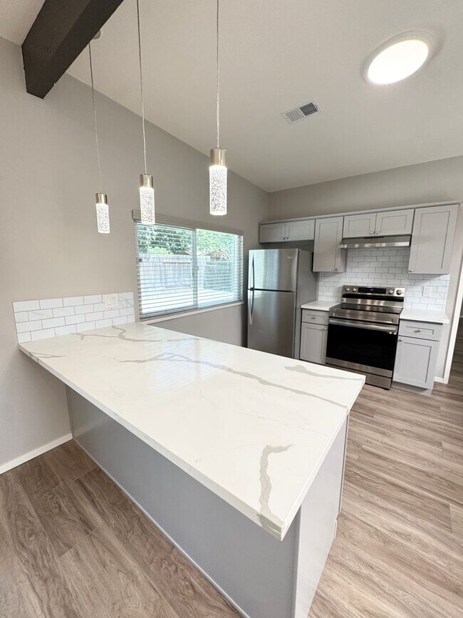 Building Photo - 1503 Brown Dr