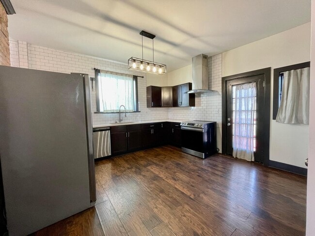 Building Photo - 28 N Princeton Ave