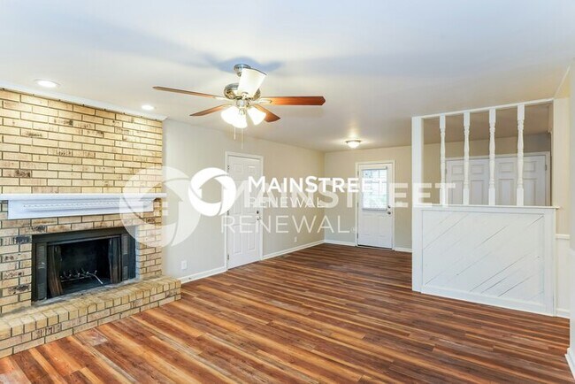 Building Photo - 3 Bedroom Pet-Friendly Home in HENDERSONVILLE, TN with Main Street Renewal
