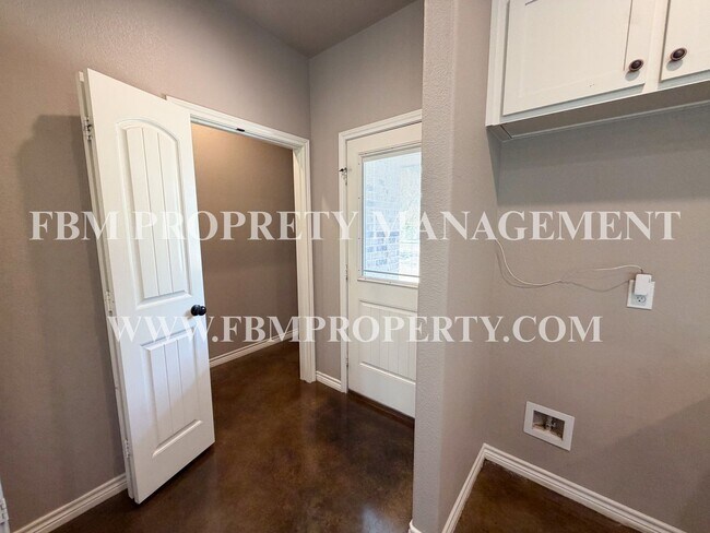 Building Photo - 161 E Canton St