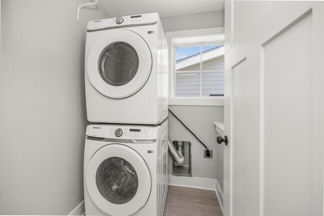 Building Photo - 505A Moore Ave