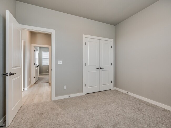 Building Photo - 13000 Maplewood Ave