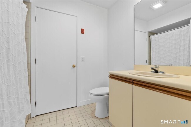 Building Photo - 13 Harbour Close