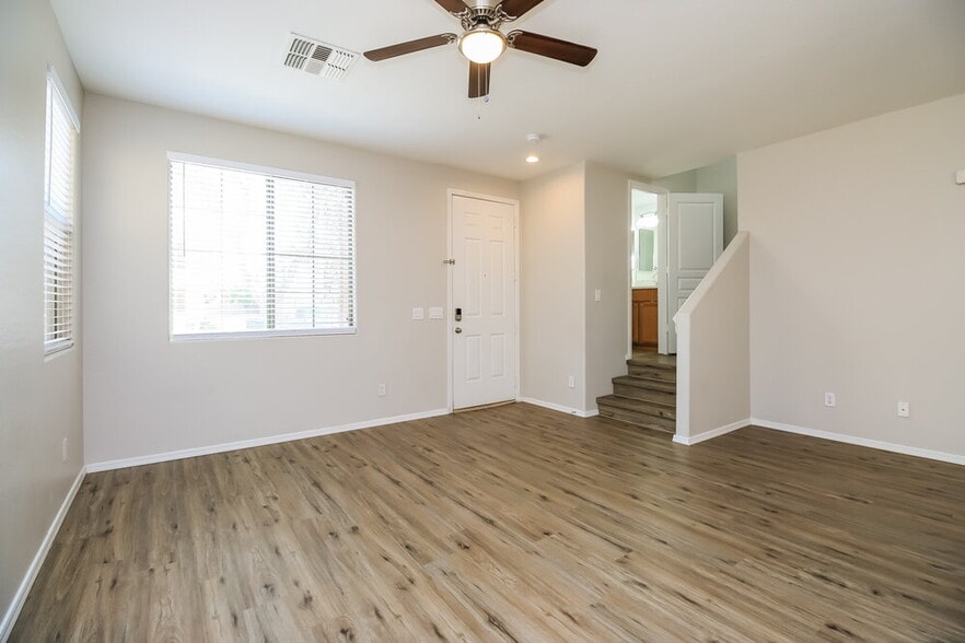 Building Photo - 3884 E Santa Fe Ln