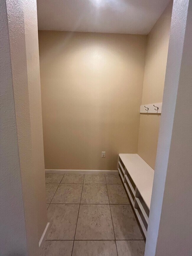 Building Photo - Beautiful 3-Bedroom + Flex Room Home for Rent in Sawgrass Plantation