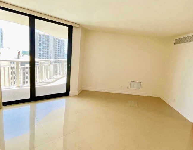 Building Photo - 3000 N Ocean Dr