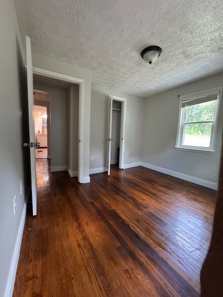 Building Photo - 401 Hollingsworth Cir