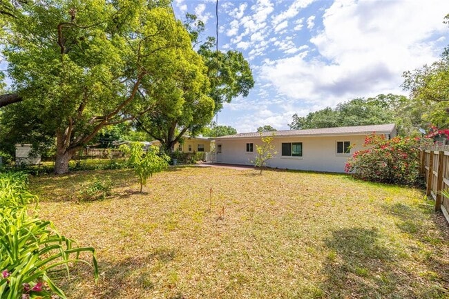 Building Photo - 1500 San Mateo Dr