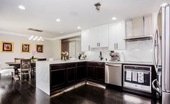 Building Photo - 2055 Walnut Cir
