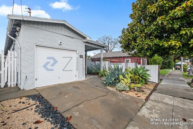 Building Photo - 121 S 37th St