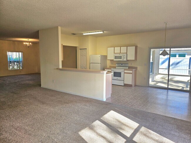 Building Photo - Newly renovated 3 bed, 2 bath home located minutes from Palm Coast dining, shopping, and the beach