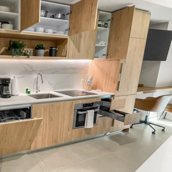 Building Photo - 11 NE 6th St