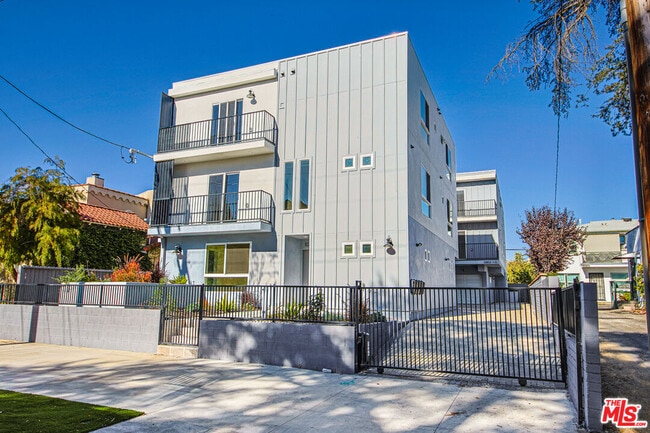 Building Photo - 10803 1/2 Kling St